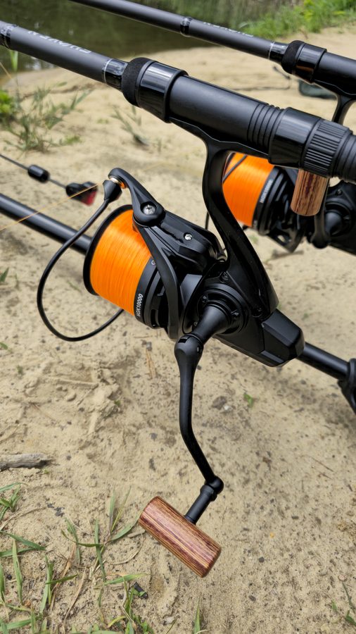 Kołowrotek SHOKEN z drewnianą korbką